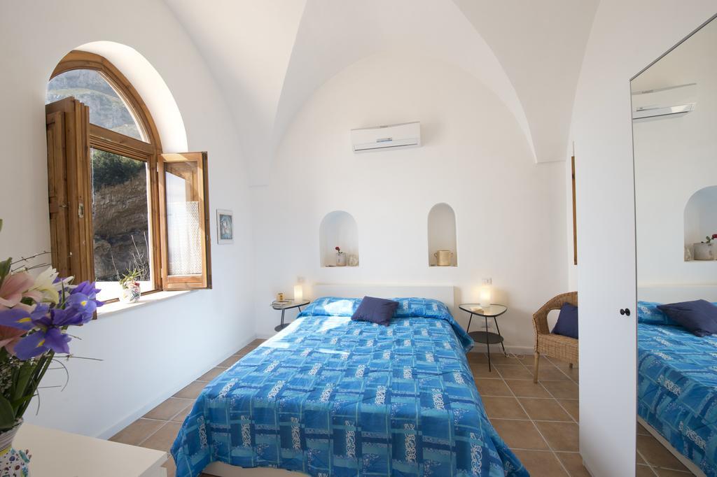 La Scivitella Villa Amalfi Room photo